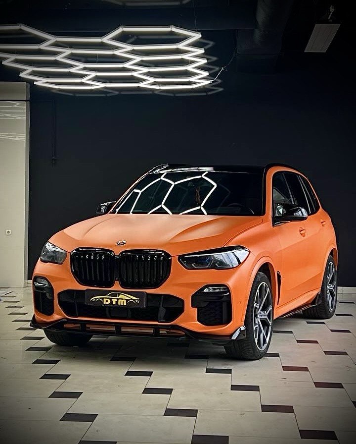 Защитная оклейка BMW X5 в цветной полиуретан