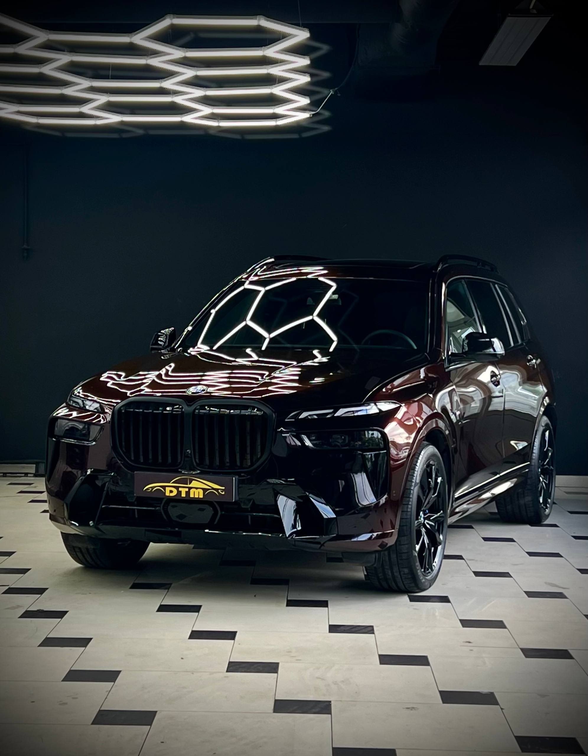 Оклейка BMW X5 в цветную полиуретановую защитную пленку