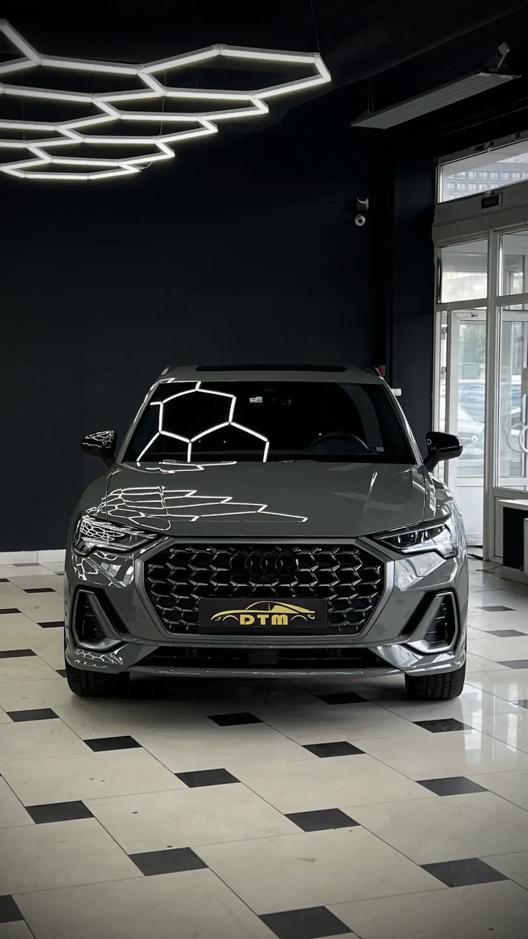 Оклейка Audi Q3  в цветной полиуретан и шумоизоляция салона