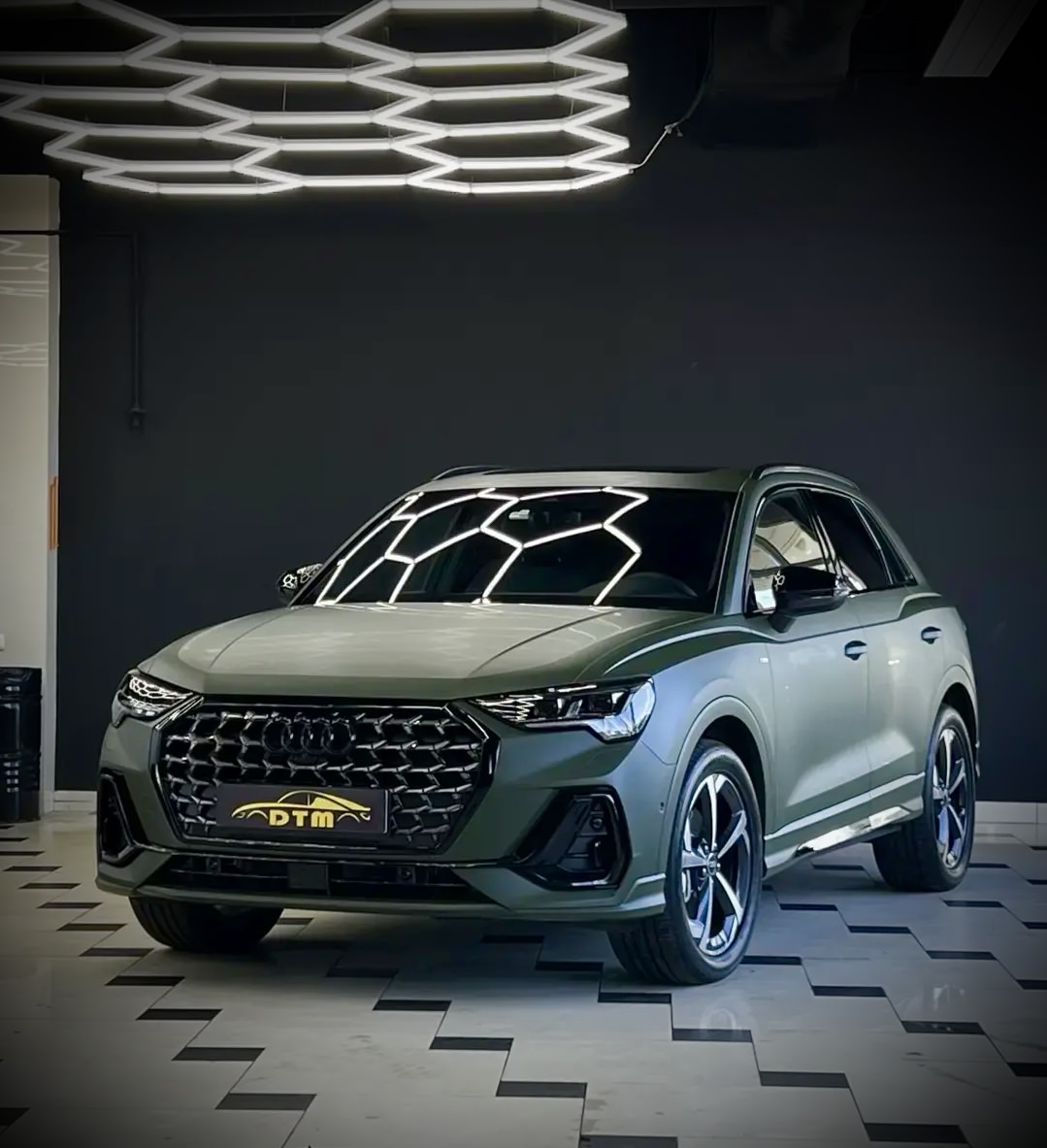 Оклейка Audi Q3  в цветной полиуретан и шумоизоляция салона