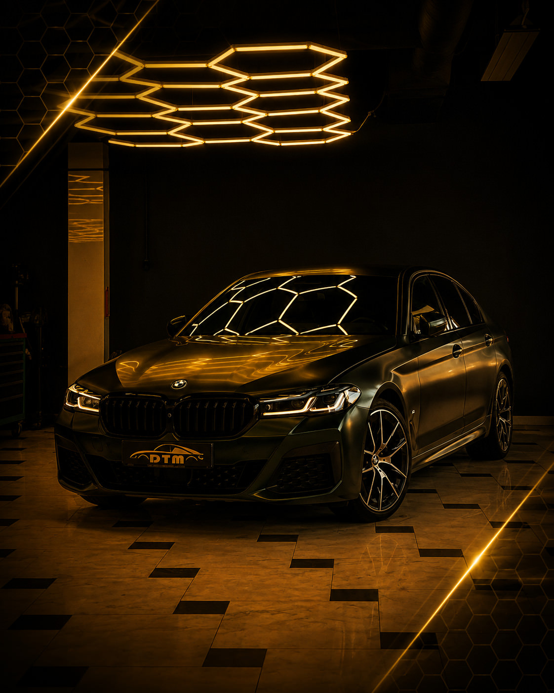 Бизнес-седан BMW 5 прошёл комплексное преображение в Санкт-Петербурге